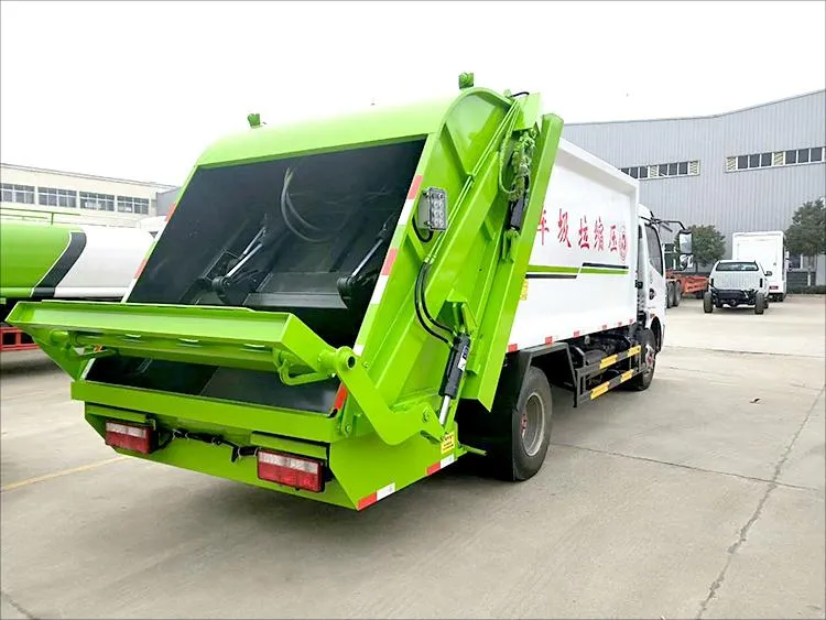 Atkritumu pārvadāšana puspiekabnieks